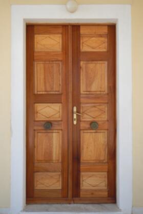 什么类型的前门材料适合你的房屋？