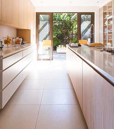 在狭窄房间布置家具的5个设计技巧